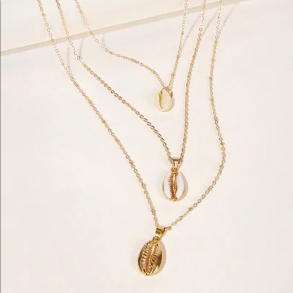 LAST ONE Layered Cowrie Shell Necklace Set - Picture 4 of 5